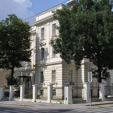 Vienna Suites Bagian luar foto